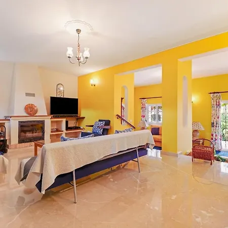 Villa Casa Do Lirio - Near Quinta Do - Heated Pool