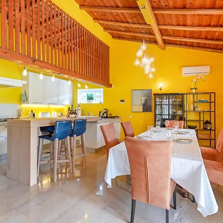 Villa Casa Do Lirio - Near Quinta Do - Heated Pool *